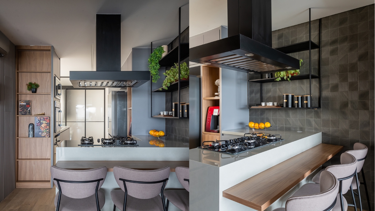 Cozinha americana pequena com ladrilhos cinza escuro e detalhes em serralheria.