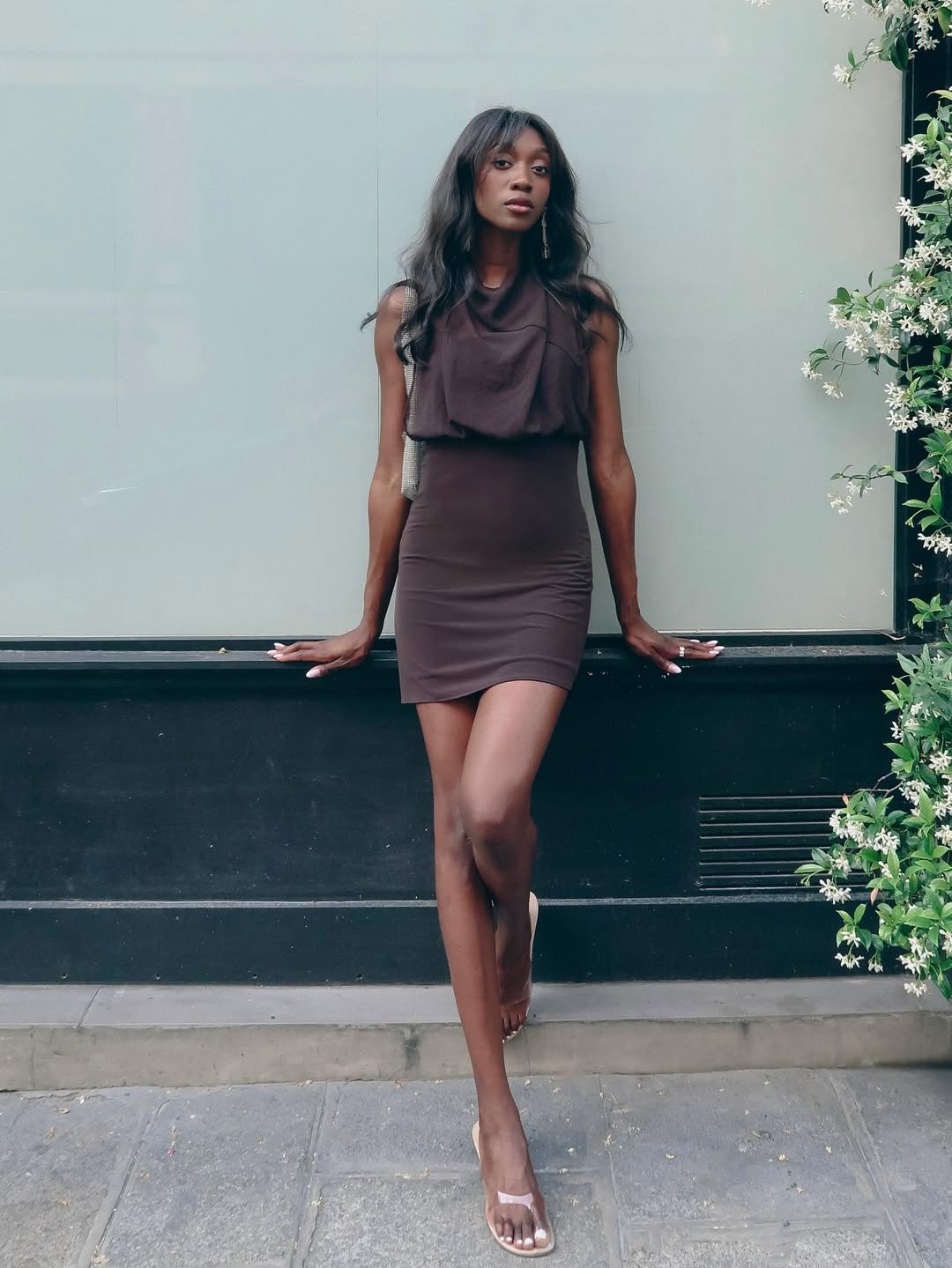 vestido marrom curto e fresco para arrasar no Natal