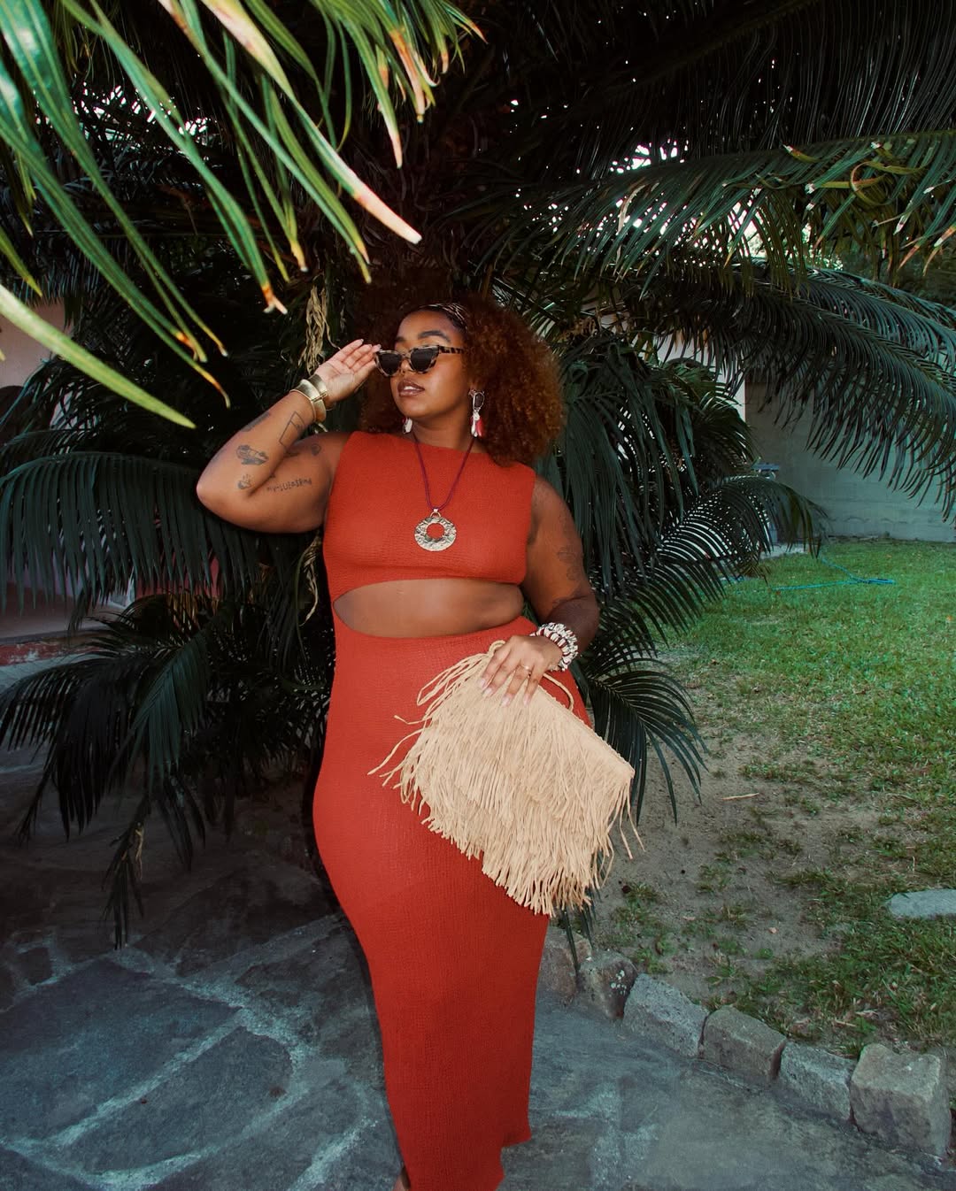 Look vermelho para R&eacute;veillon 2026: vestido marcante para atrair paix&atilde;o e coragem