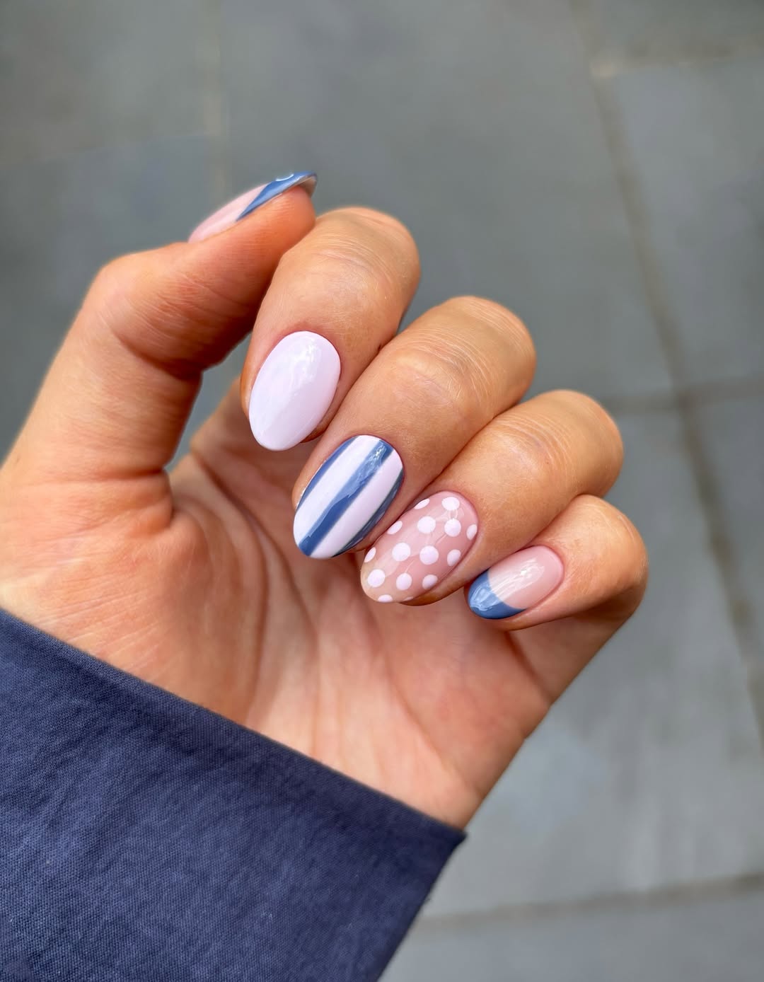 Nail art colorida e delicada &eacute; tend&ecirc;ncia para o R&eacute;veillon