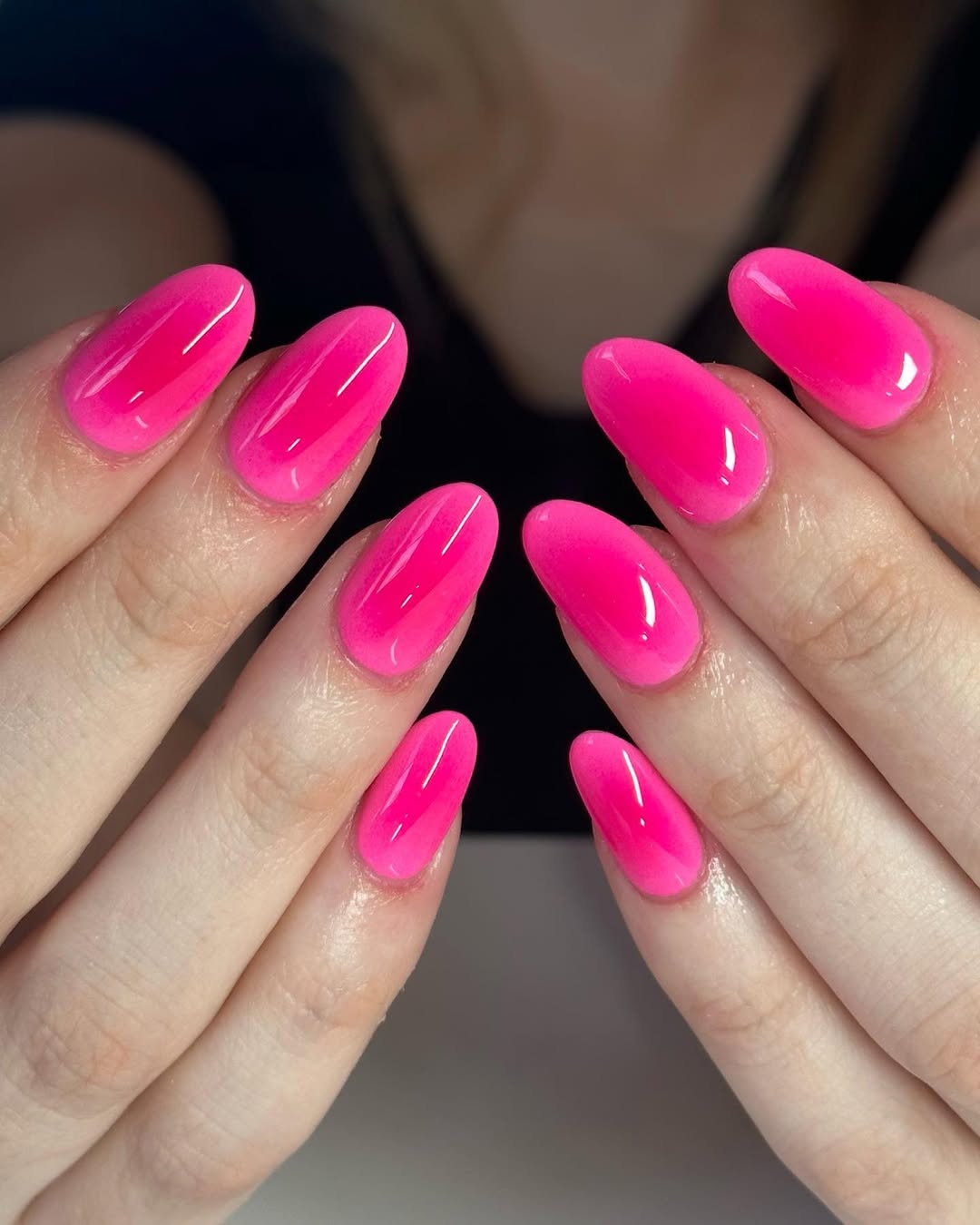 Esmalte rosa pink vibrante: aposta ousada do ver&atilde;o