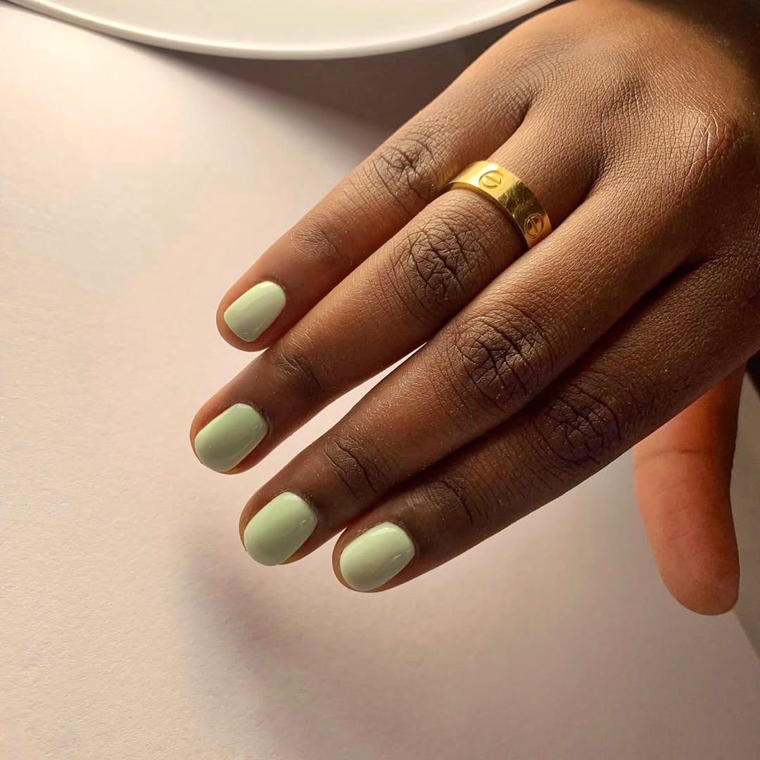 Esmalte verde pastel: tend&ecirc;ncia suave do ver&atilde;o 2026