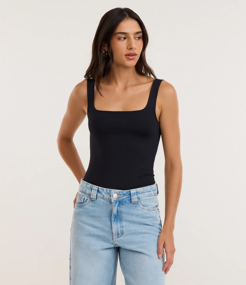 Foto de um body preto