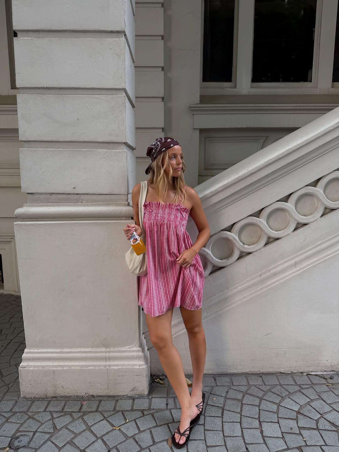 Rasteirinha confort&aacute;vel segue entre os cal&ccedil;ados tend&ecirc;ncia do Ver&atilde;o 2026