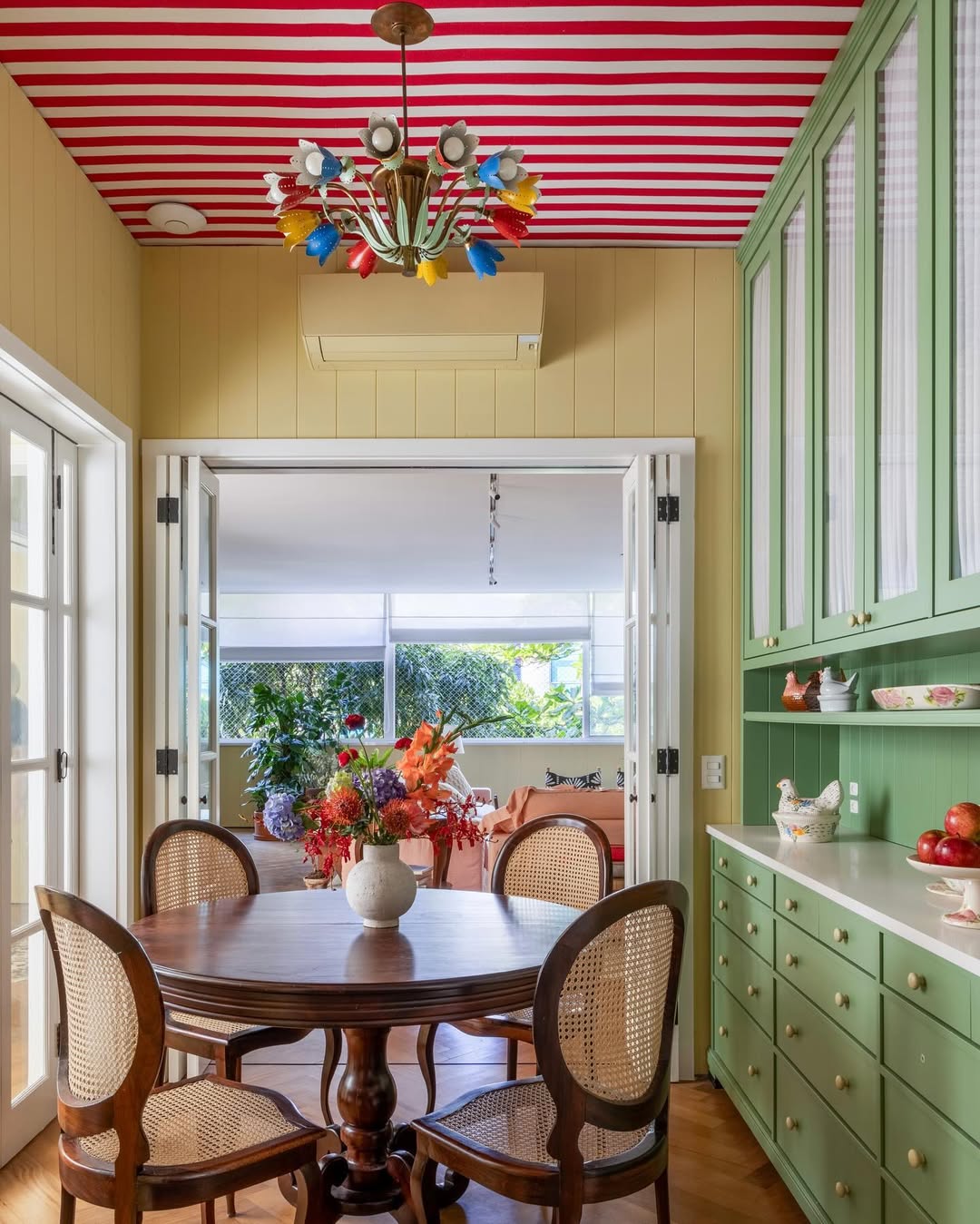 Projetos de decora&ccedil;&atilde;o com teto listrado