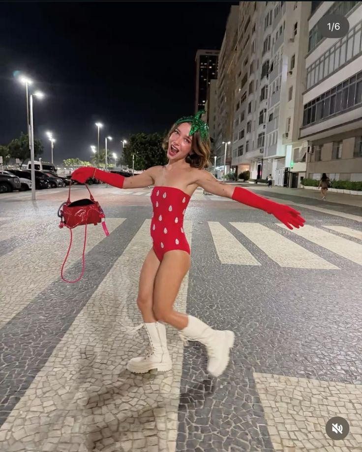 Fantasia de morango moderna e fresca para o Carnaval 2026