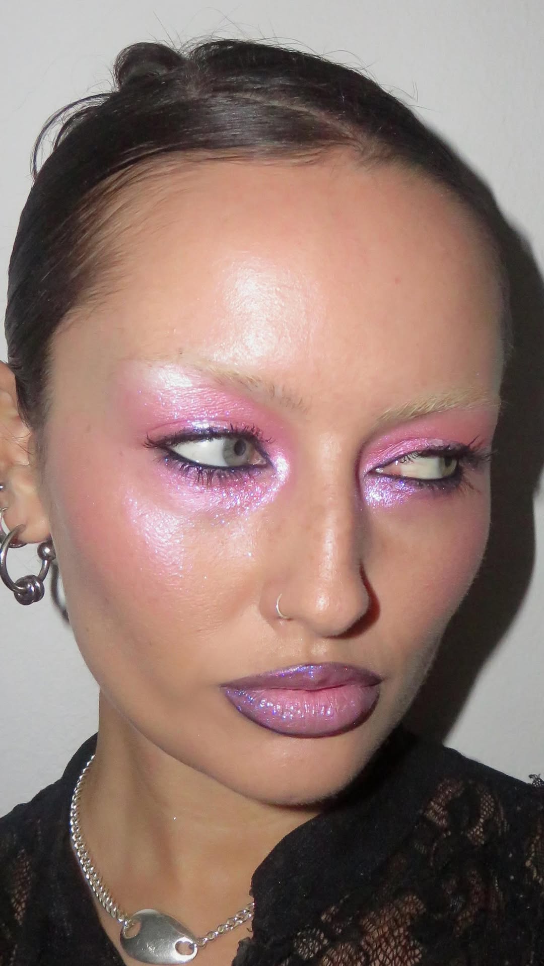 Blush rosa cintilante cria efeito fresh e iluminado para o Carnaval