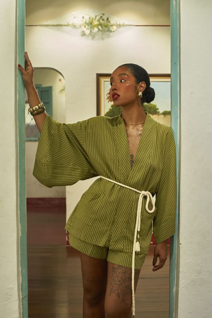 Kimono com cinto &eacute; alternativa moderna para looks de ver&atilde;o