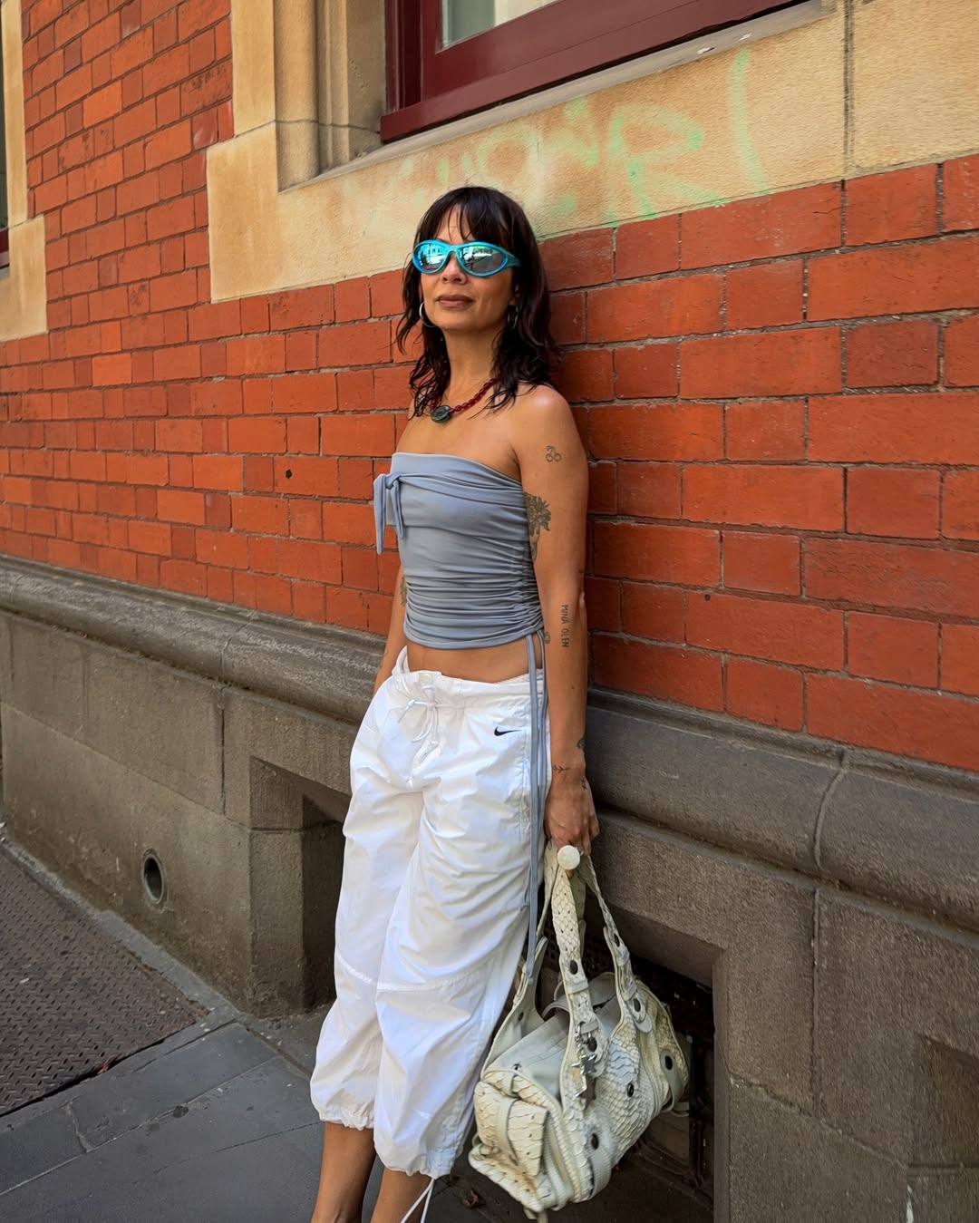 &Oacute;culos de sol coloridos e com design diferente ganham destaque em 2026