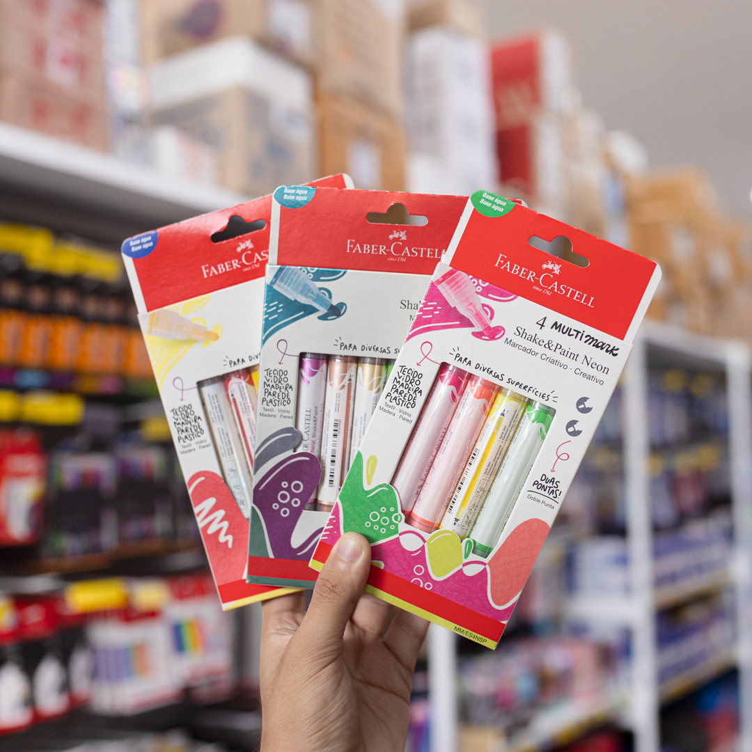 Foto de tr&ecirc;s pacotes com canetinhas