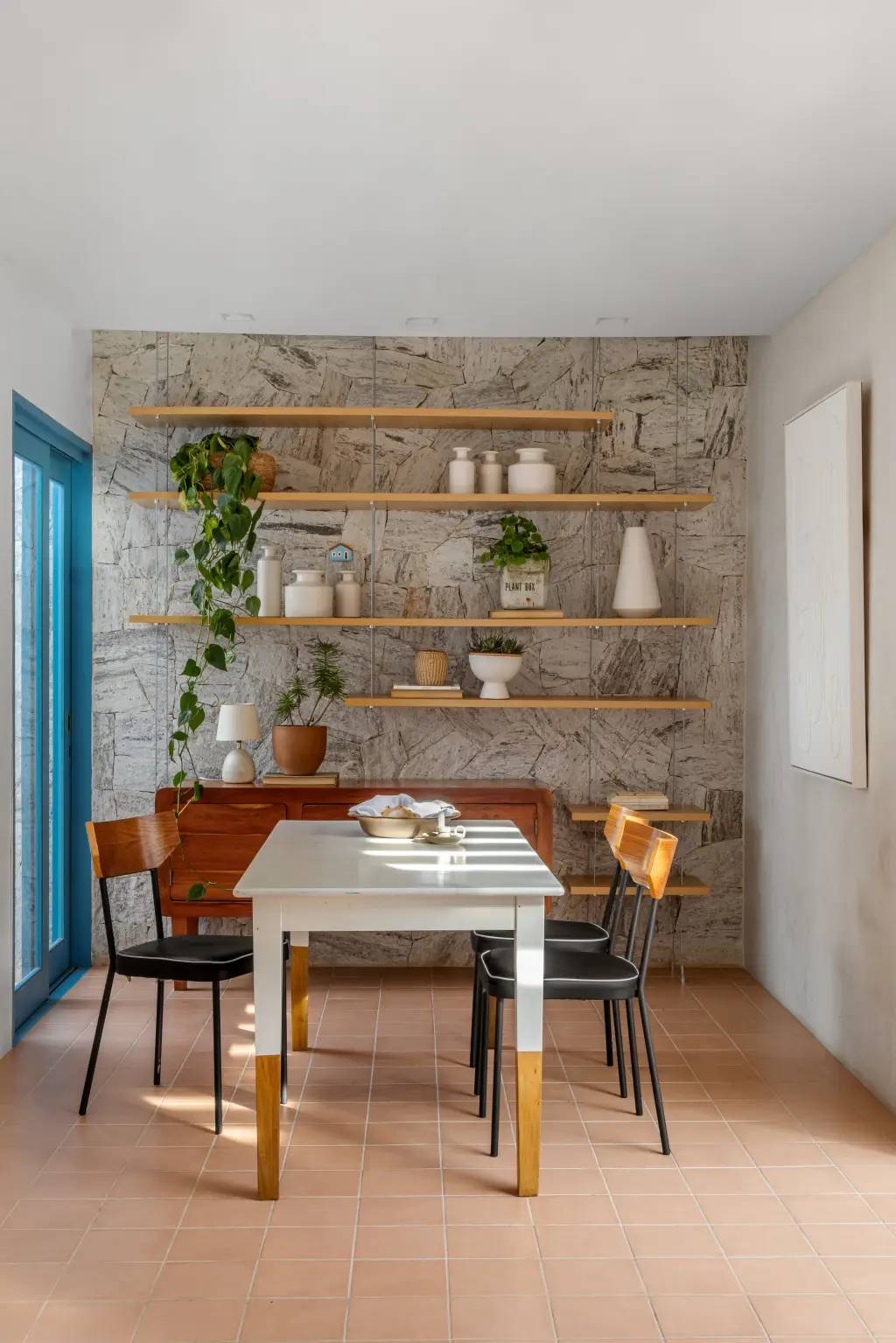 Varanda com piso de cer&acirc;mica terracota