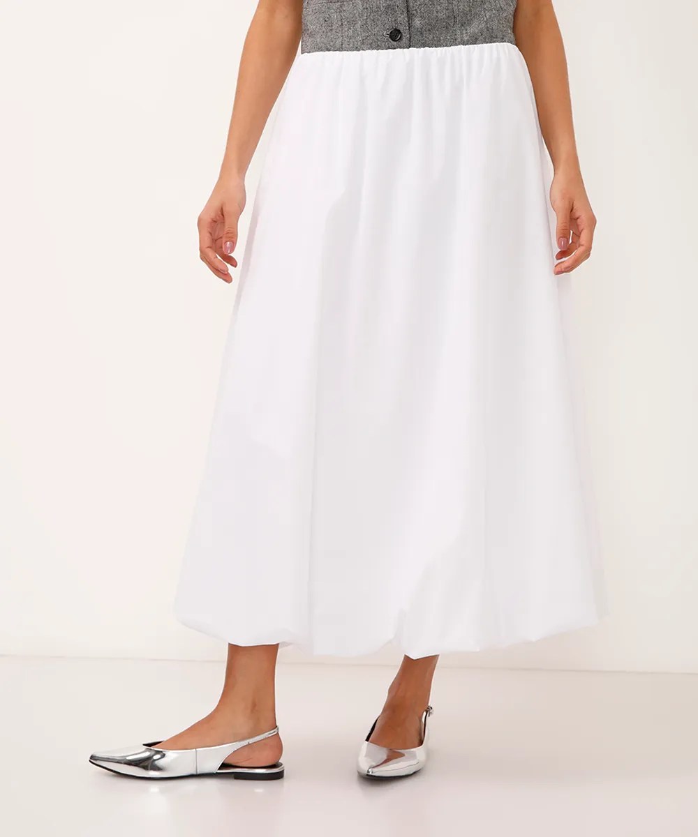 Foto de uma saia balon&ecirc; longra branca