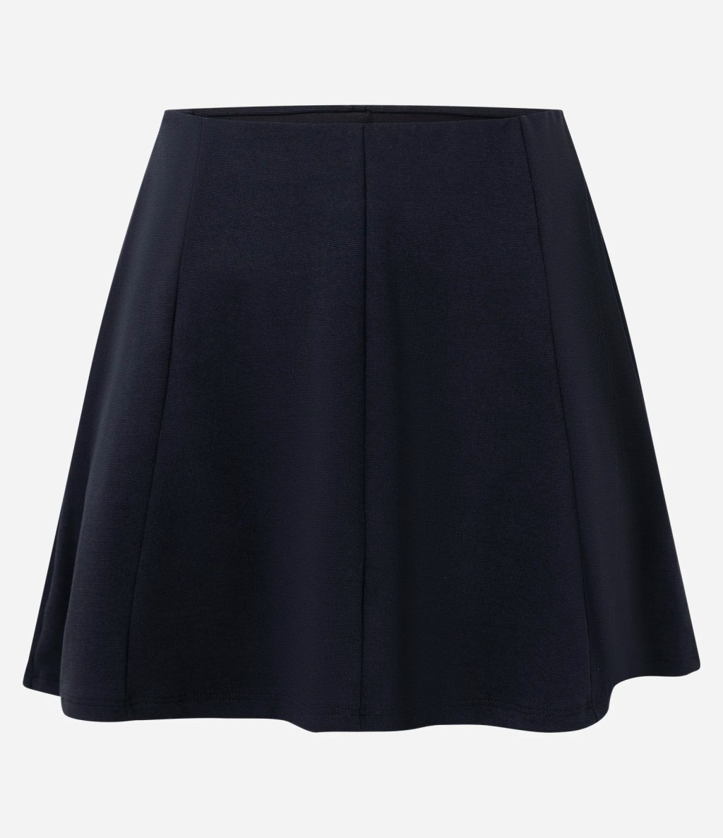 Foto de um short saia preto