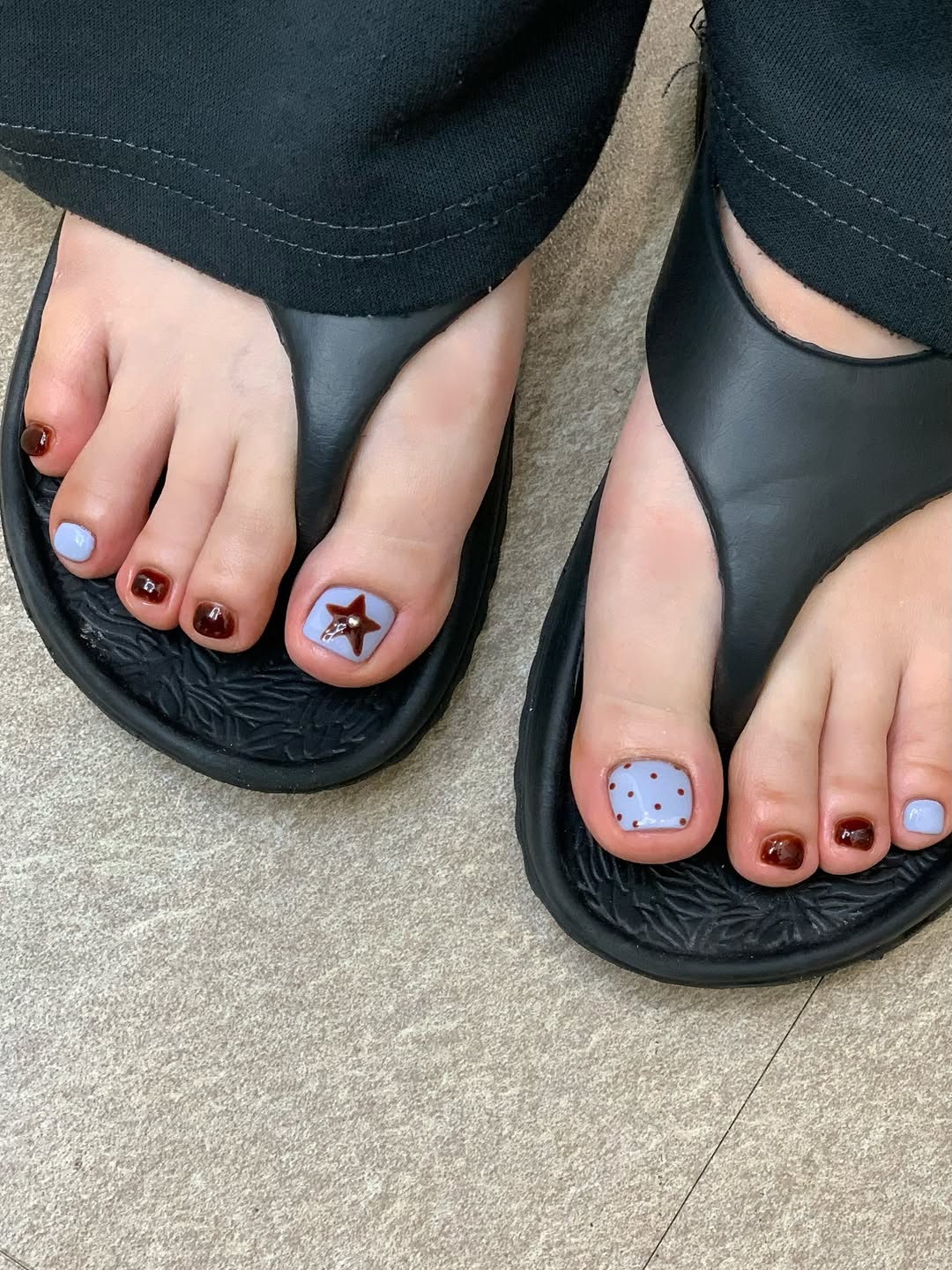 Nail art divertida para unhas dos p&eacute;s