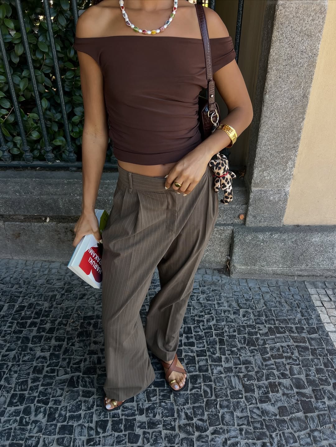 Rasteirinha com detalhe no dedo &eacute; tend&ecirc;ncia fashion em 2026