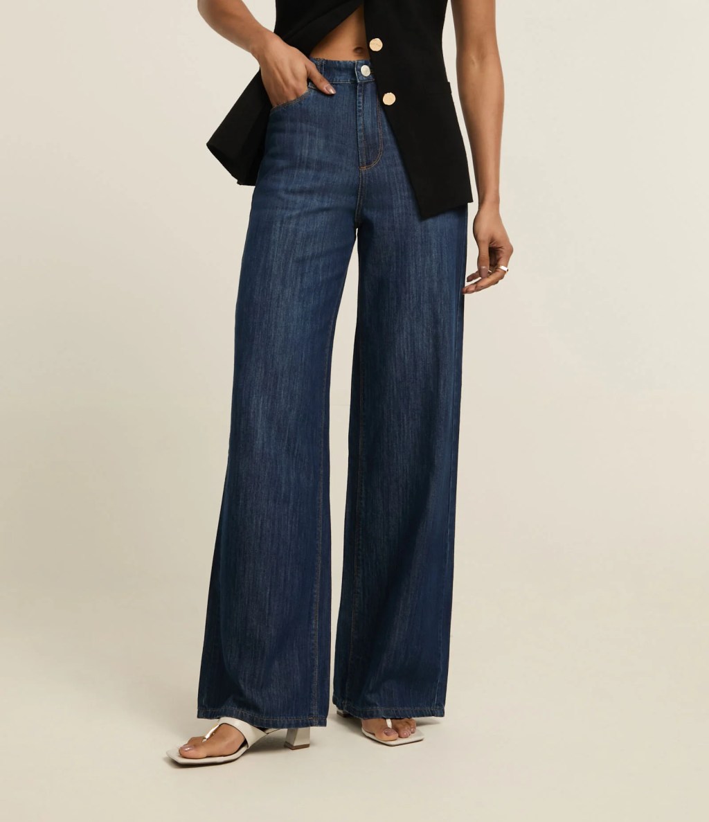 Cal&ccedil;a wide leg jeans escura