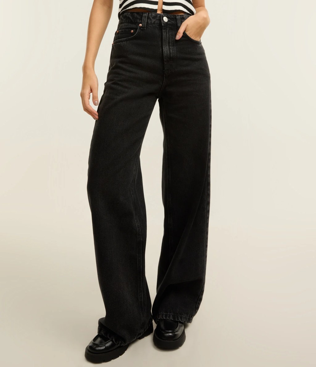 Cal&ccedil;a wide leg jeans escura