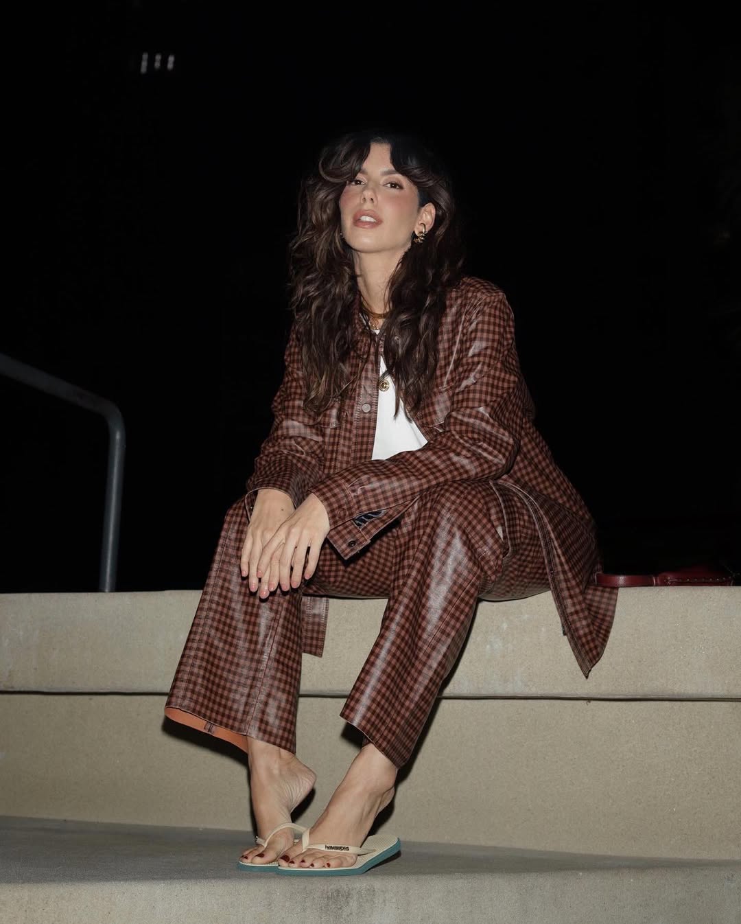 Camila Coutinho usando chinelo havaianas