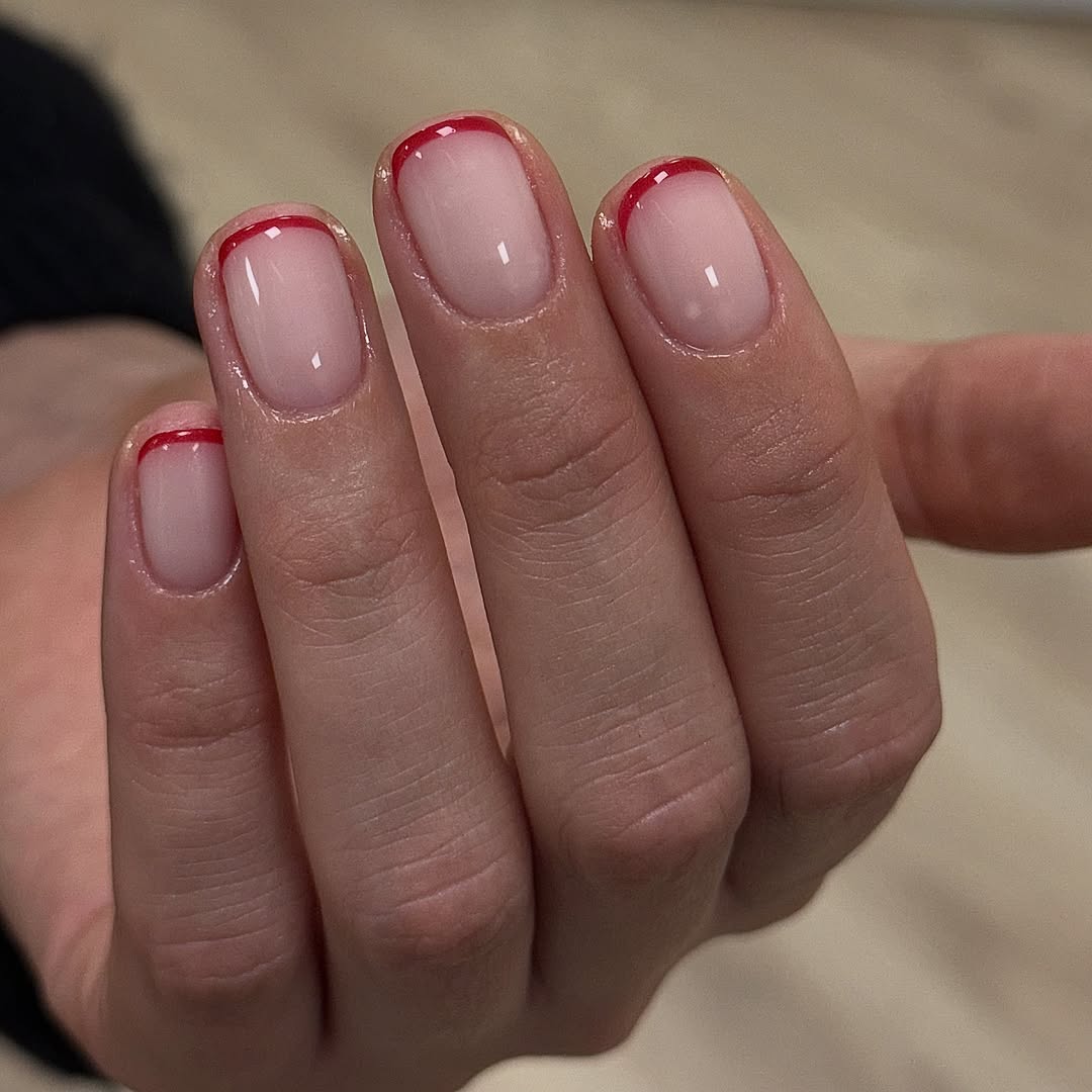 Microfrancesinha vermelha com base nude leitosa