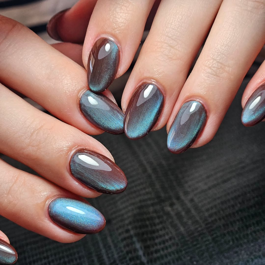 Unhas olhos de gato azul petr&oacute;leo com reflexo turquesa luminoso