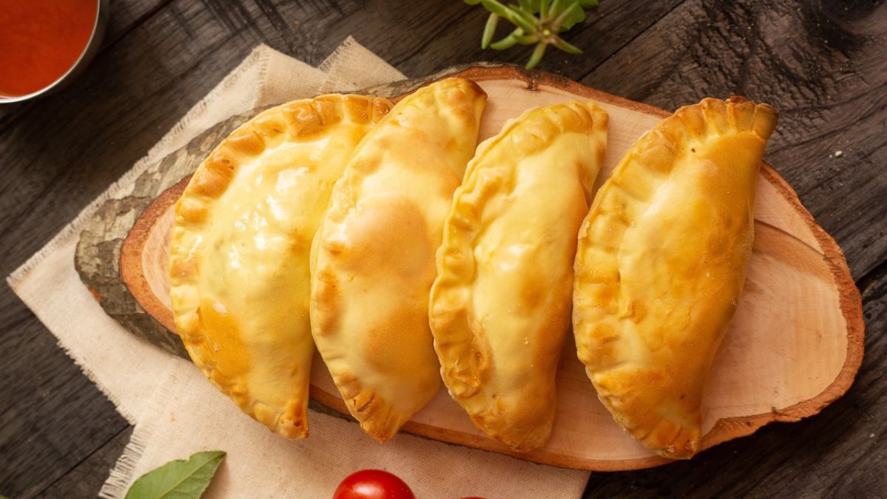 Pastel na Air Fryer com dois ingredientes: receita crocante e sequinha sem óleo