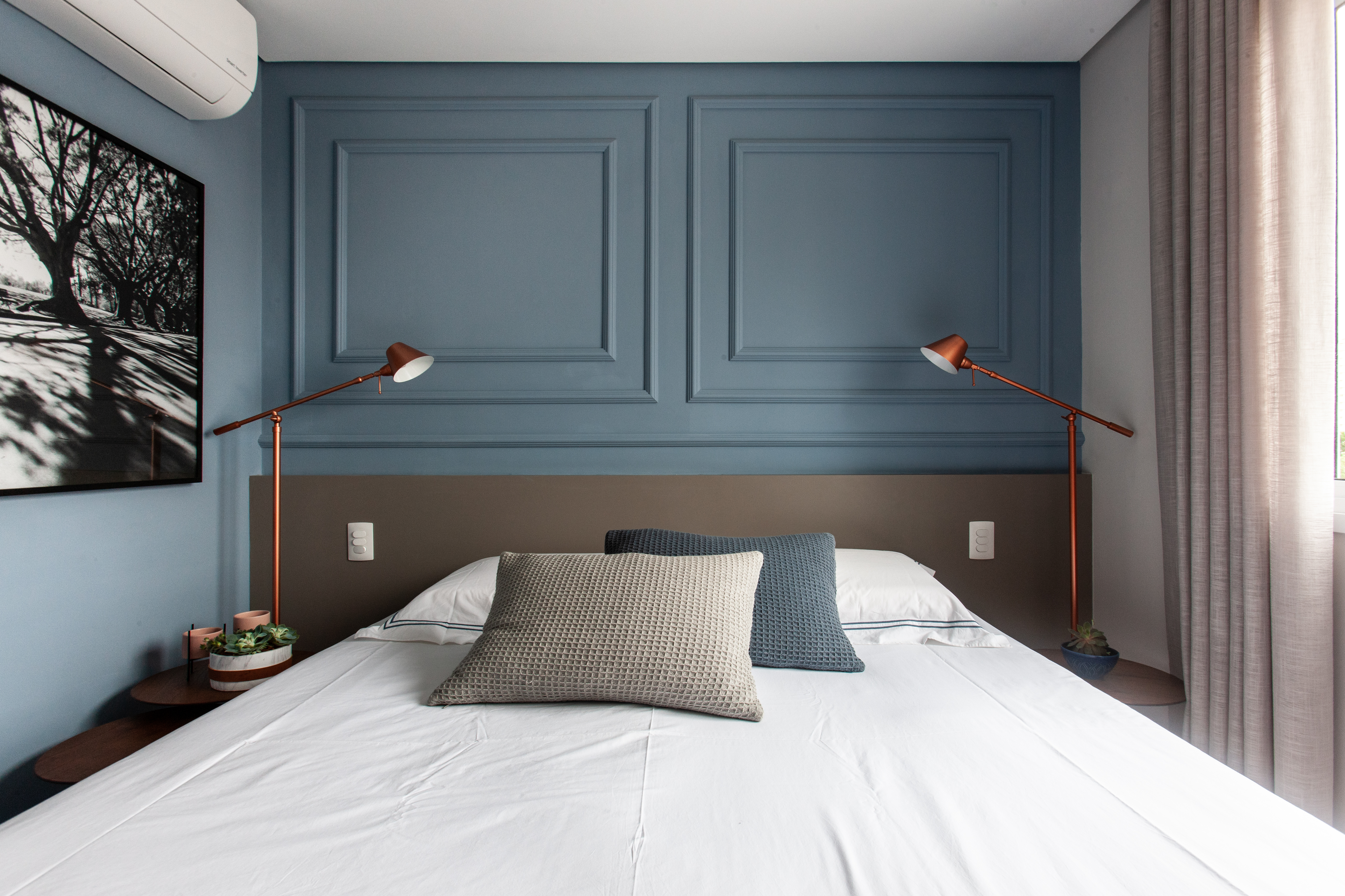 Como usar boiserie na parede de cabeceira da cama