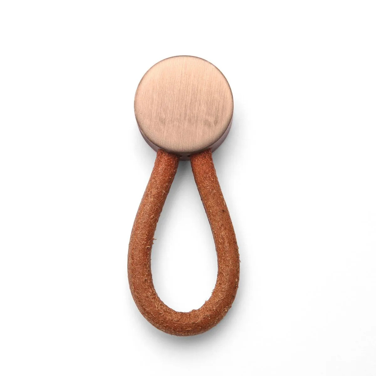 Puxador de couro com base de cobre