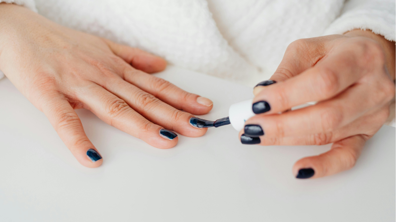 8 cores de unhas para conquistar o visual de riqueza