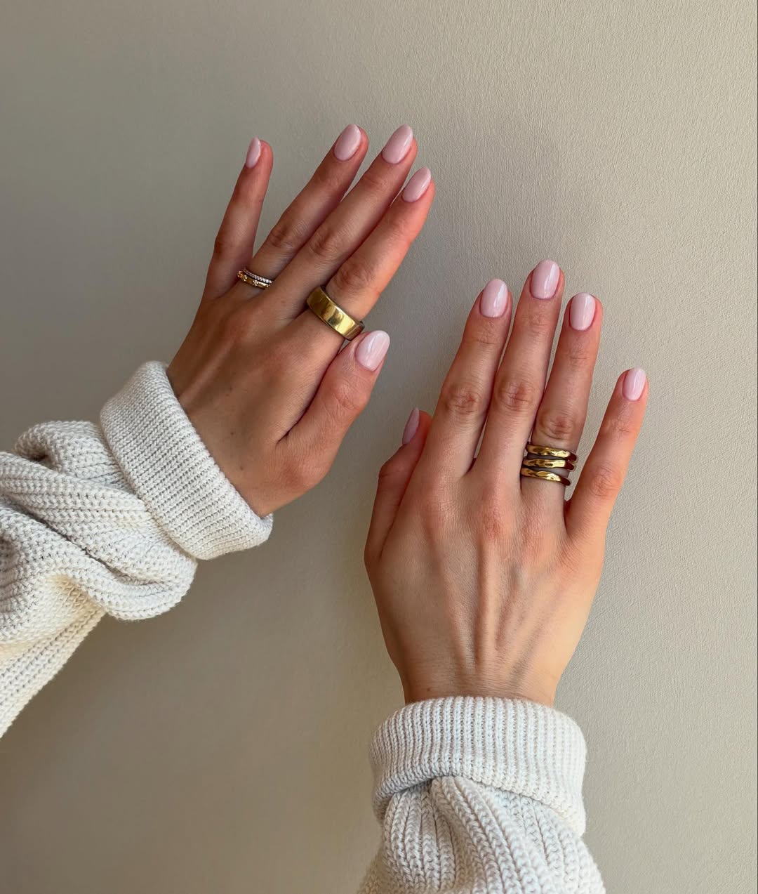 Nude claro levemente rosado &eacute; op&ccedil;&atilde;o delicada para pele oliva