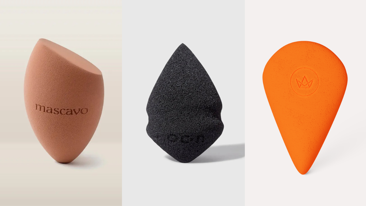 Três esponjas de maquiagem, uma rosé, uma preta e outra laranja