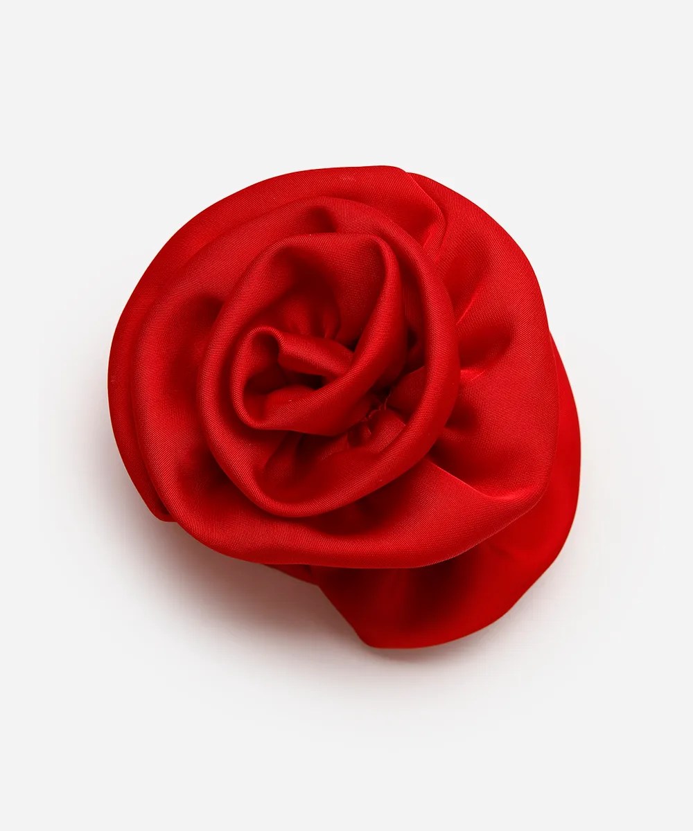 Piranha de cabelo rosa em tecido adiciona um toque rom&acirc;ntico aos penteados