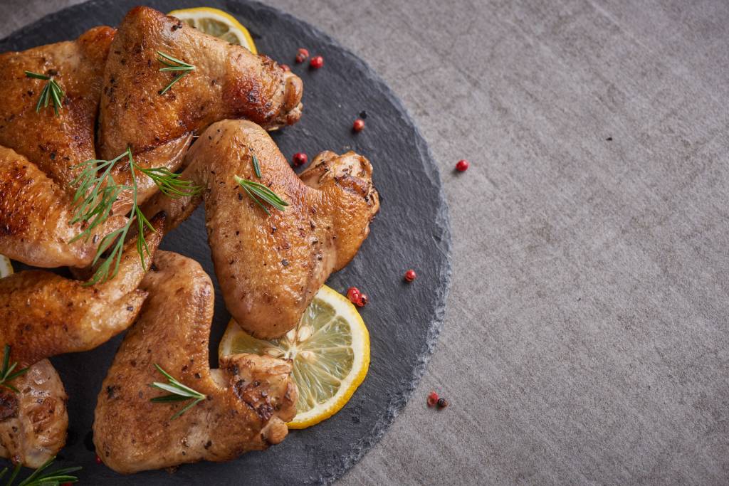 Frango na airfryer: quais cortes ficam mais crocantes