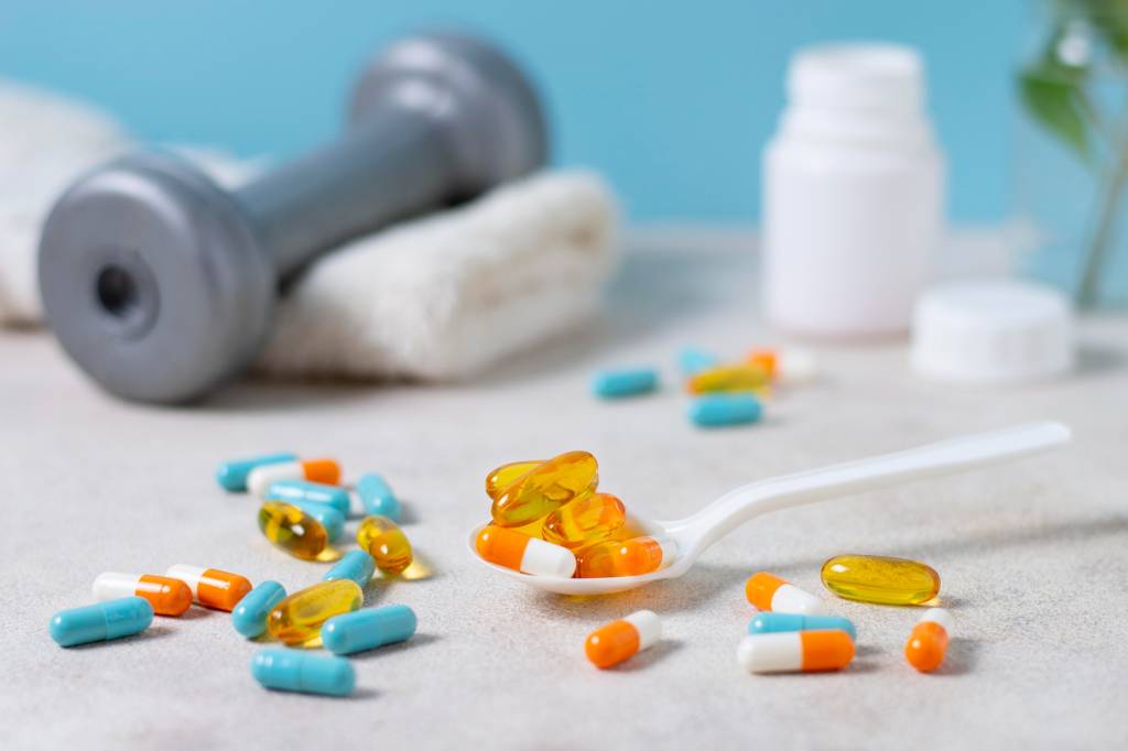 Você realmente precisa de whey, creatina e pré-treino? Médica revela