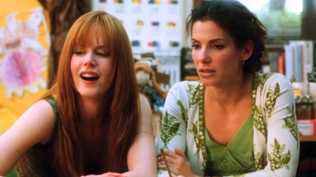 Com o retorno de Sandra Bullock e Nicole Kidman, e dire&ccedil;&atilde;o de Susanne Bier, o filme expande o universo da bruxaria, focando em temas como heran&ccedil;a familiar e o poder feminino, prometendo nostalgia, romance e boas risadas