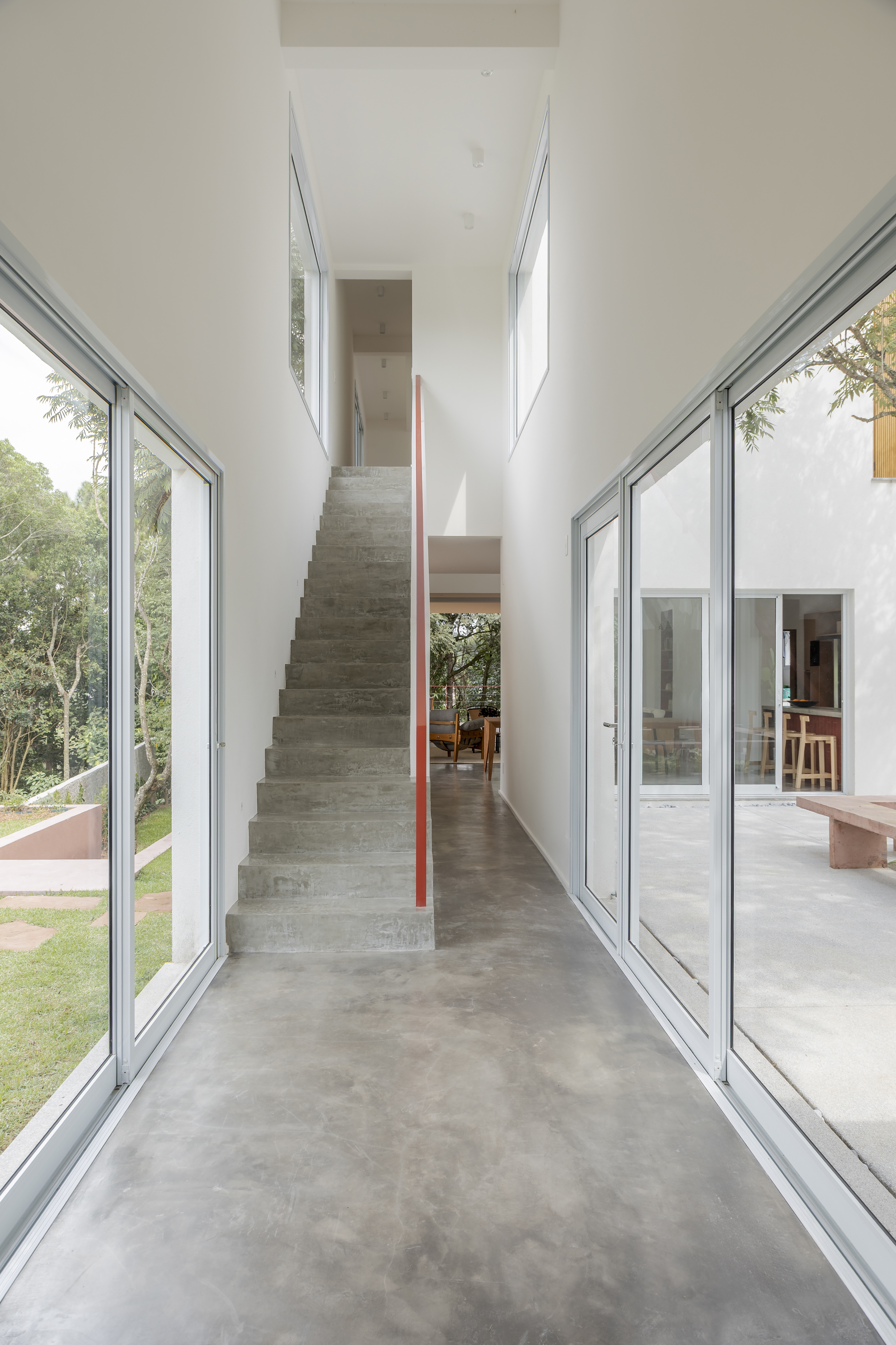 Correcor de casa d&aacute; para escada de concreto