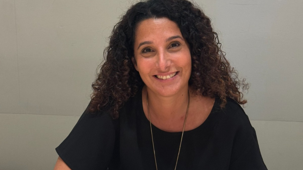 “Aprendi que não podia adiar minha vida”, diz comunicadora após diagnóstico de esclerose múltipla