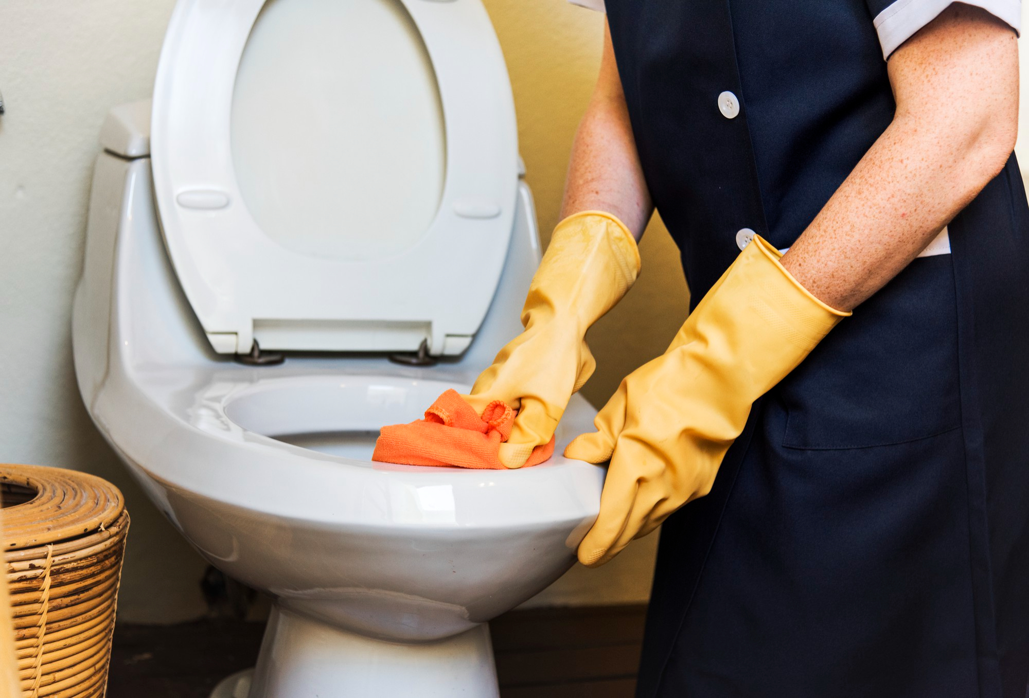 Adeus, vaso sanitário amarelado: como recuperar o branco em minutos