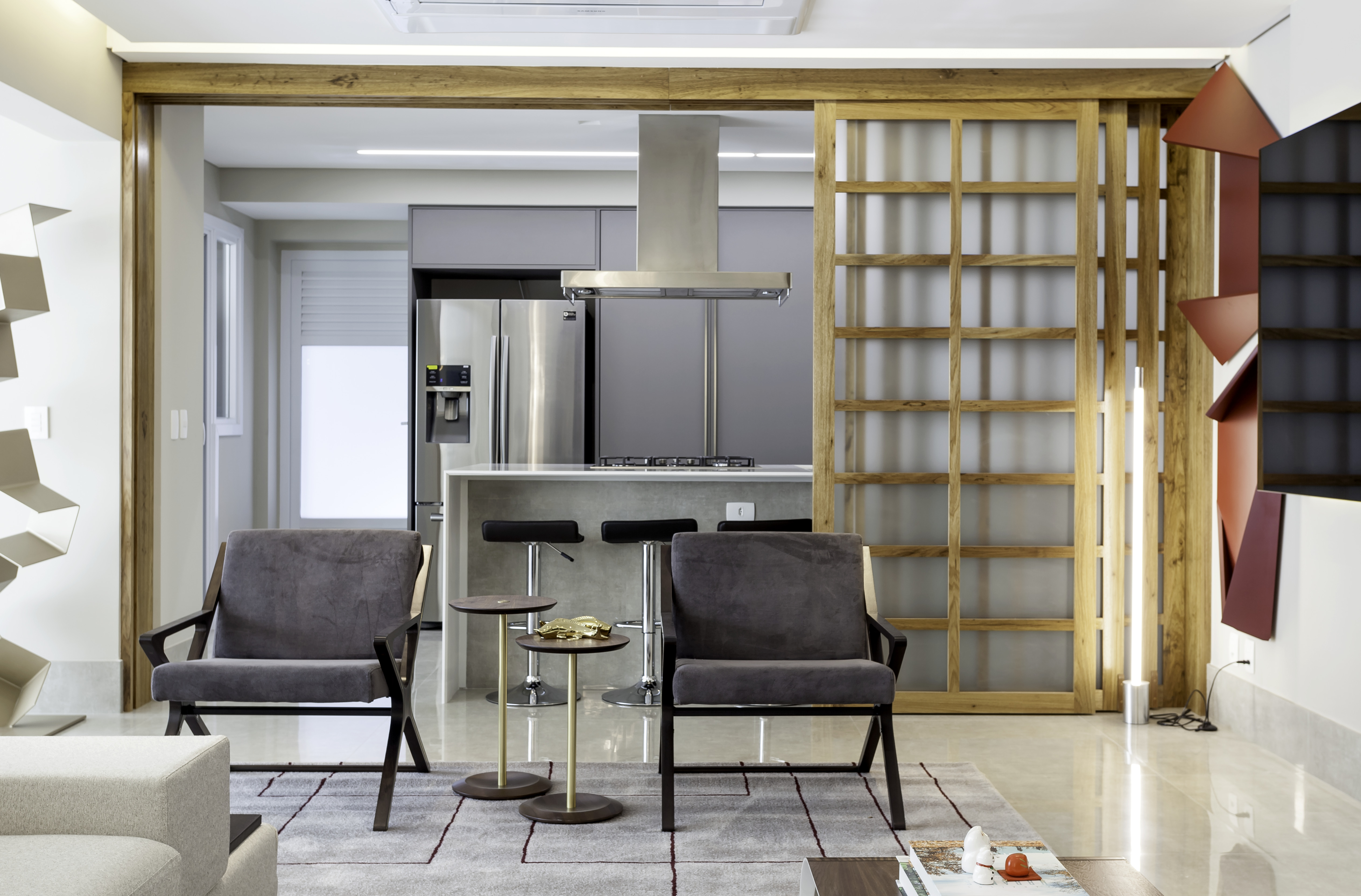 10 inspirações de porta de correr para otimizar os espaços e a decoração