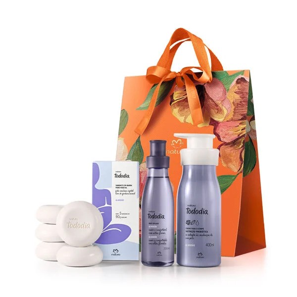 Kit Natura Tododia Algod&atilde;o com hidratante, body splash e sabonetes em embalagem de presente.