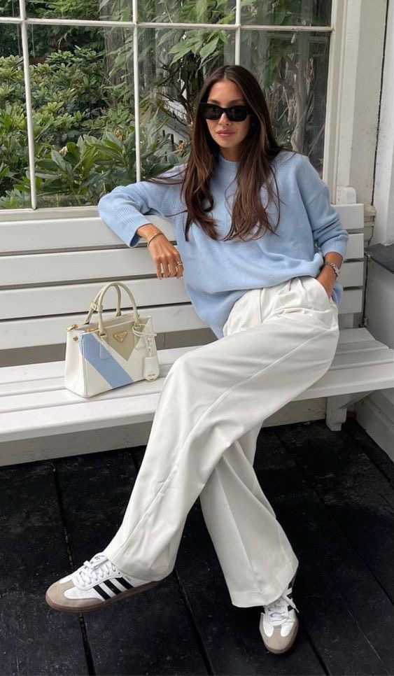 Inspira&ccedil;&otilde;es de looks na cor azul glacial