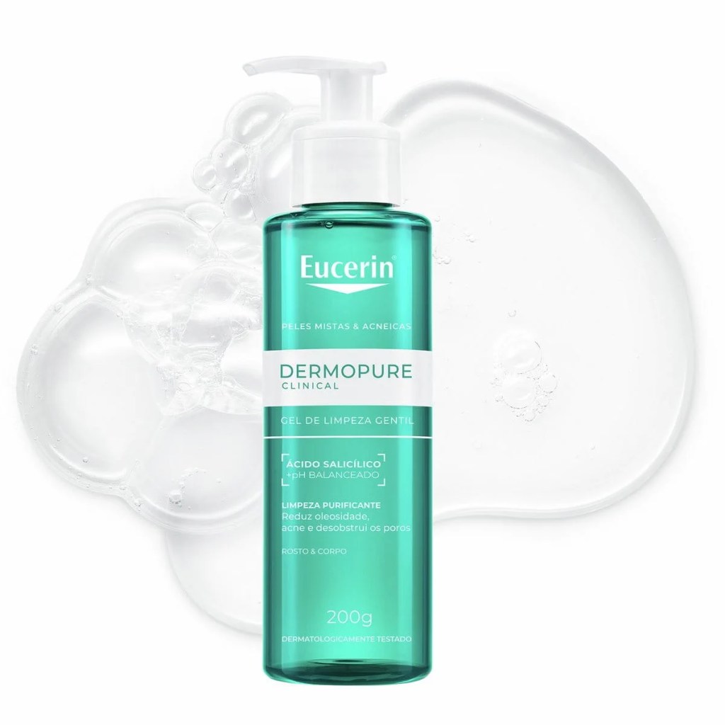 Frasco verde-&aacute;gua de Eucerin DermoPure Clinical Gel de Limpeza Gentil, com pump branco, sobre fundo branco com bolhas e manchas de gel transparente. O r&oacute;tulo indica "Peles Mistas & Acneicas", "&Aacute;cido Salic&iacute;lico + pH Balanceado", "Limpeza Purificante", "Reduz oleosidade, acne e desobstrui os poros", "Rosto & Corpo", "200g", e "Dermatologicamente Testado"