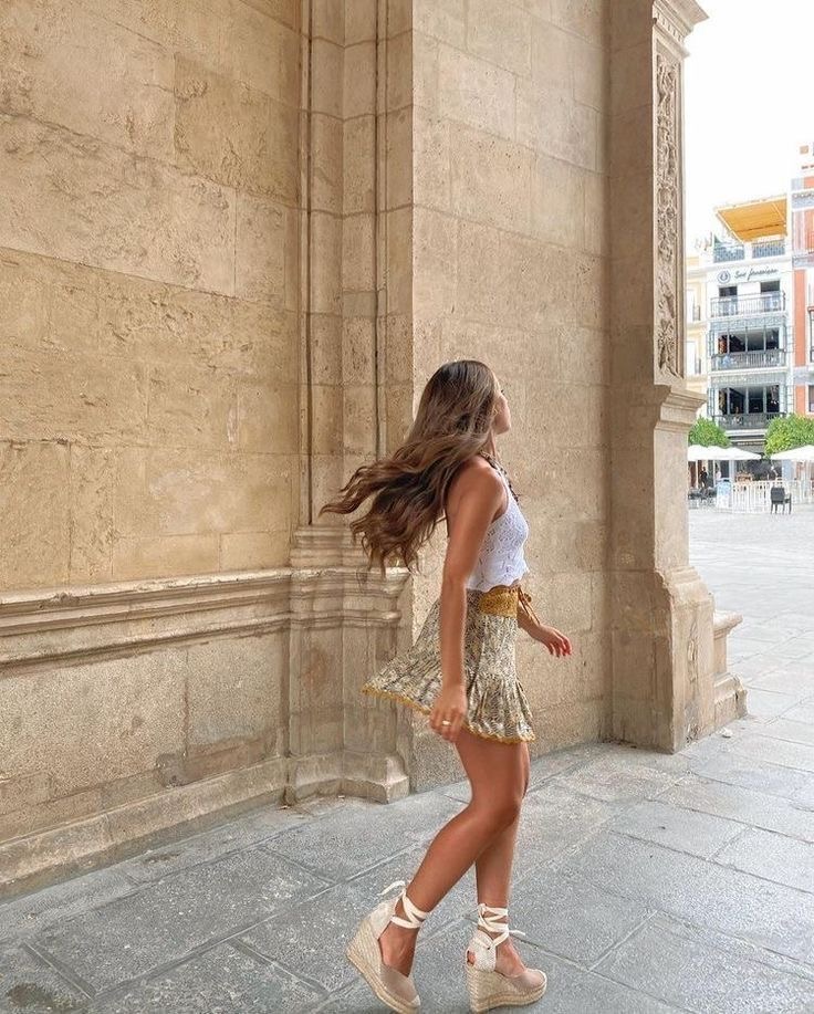 Inspira&ccedil;&otilde;es de looks com salto anabela