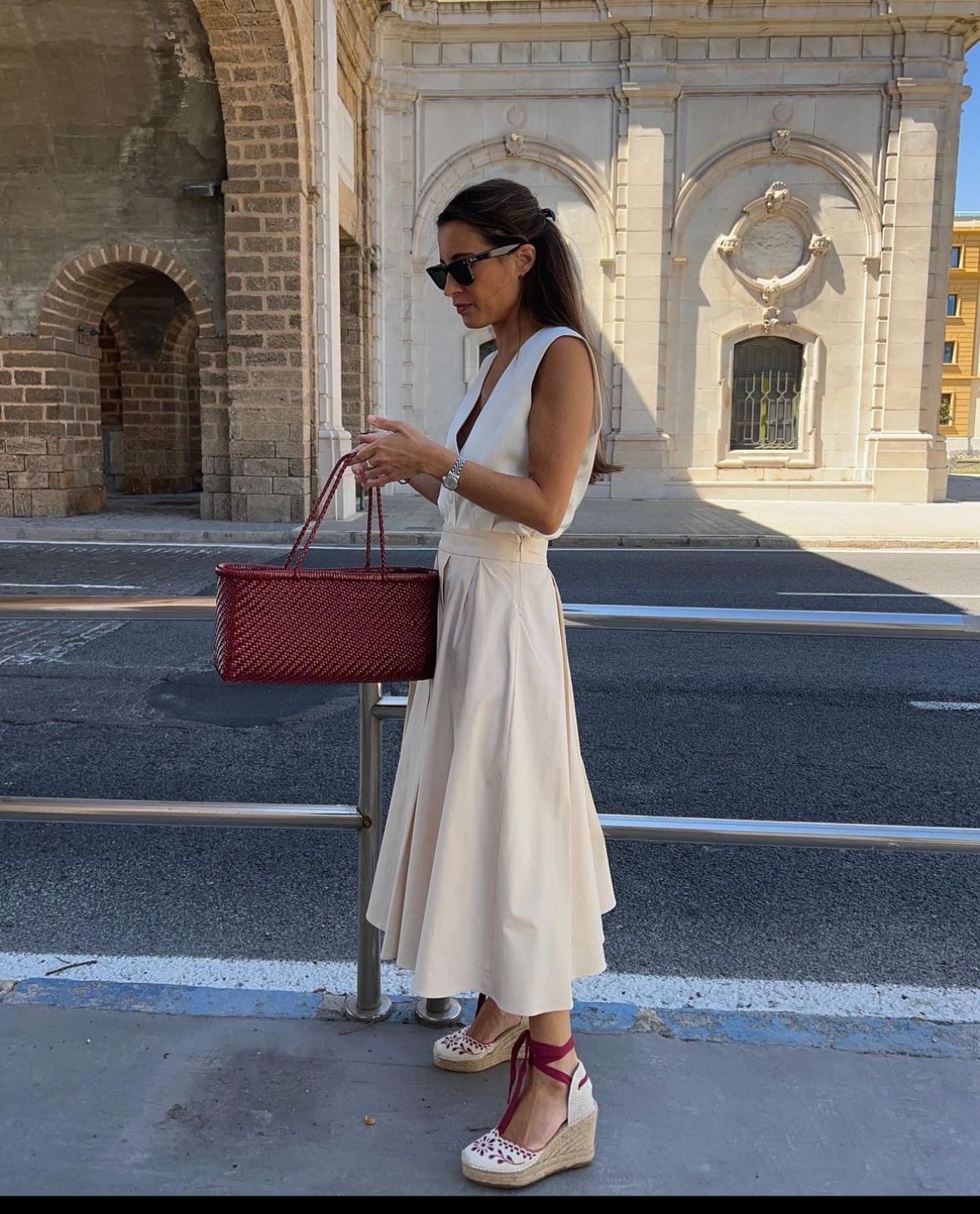 Inspira&ccedil;&otilde;es de looks com salto anabela