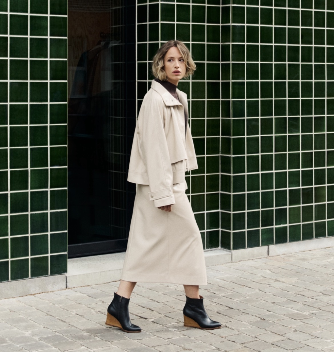 Inspira&ccedil;&otilde;es de looks com salto anabela