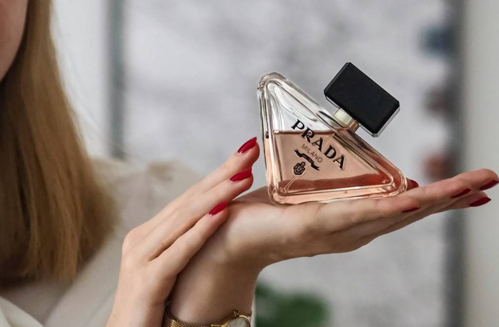O perfume nacional de R$ 81 que tem a mesma vibe do icônico Prada Paradoxe
