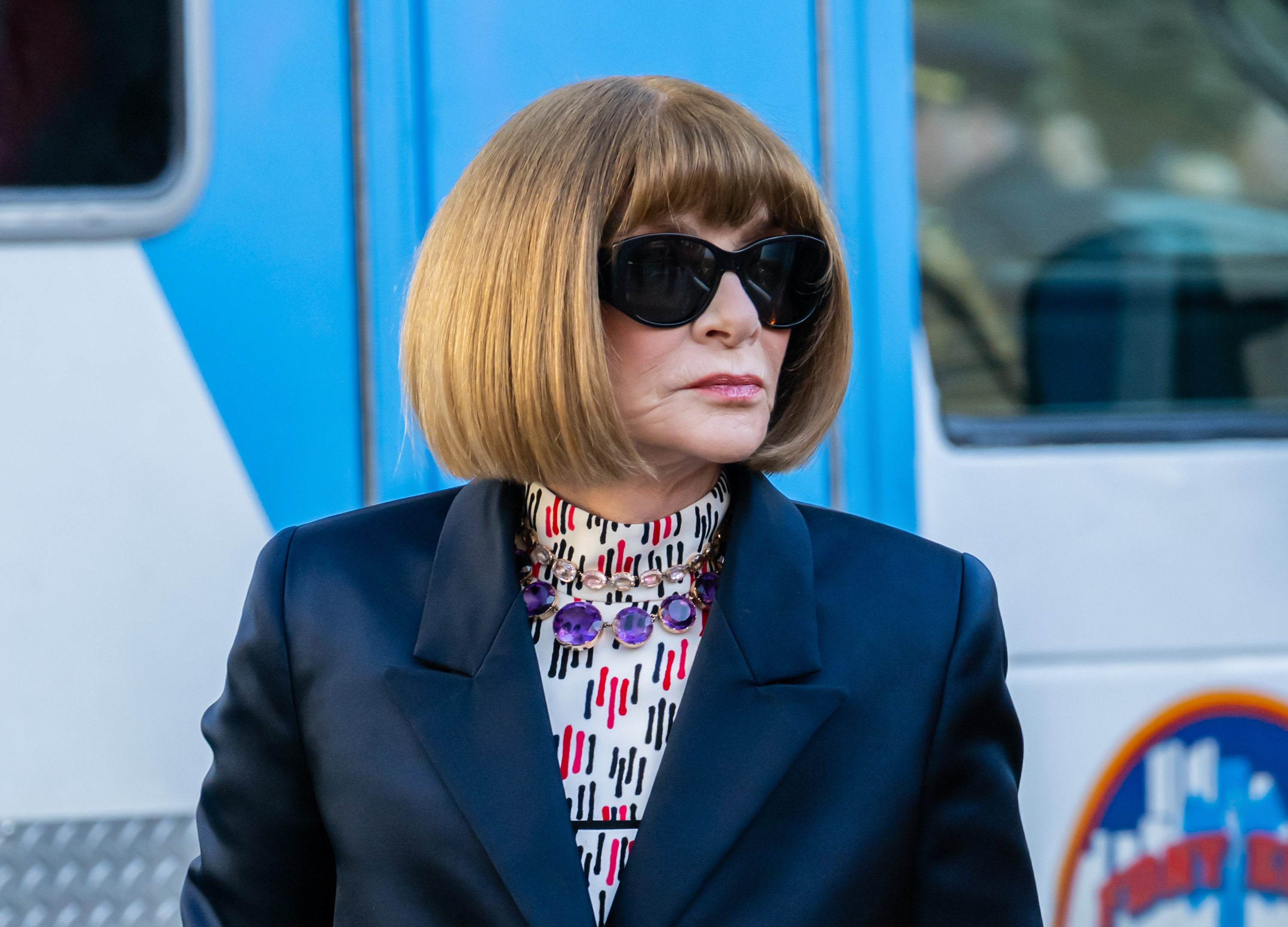 Por que Anna Wintour usa o mesmo corte de cabelo há décadas?