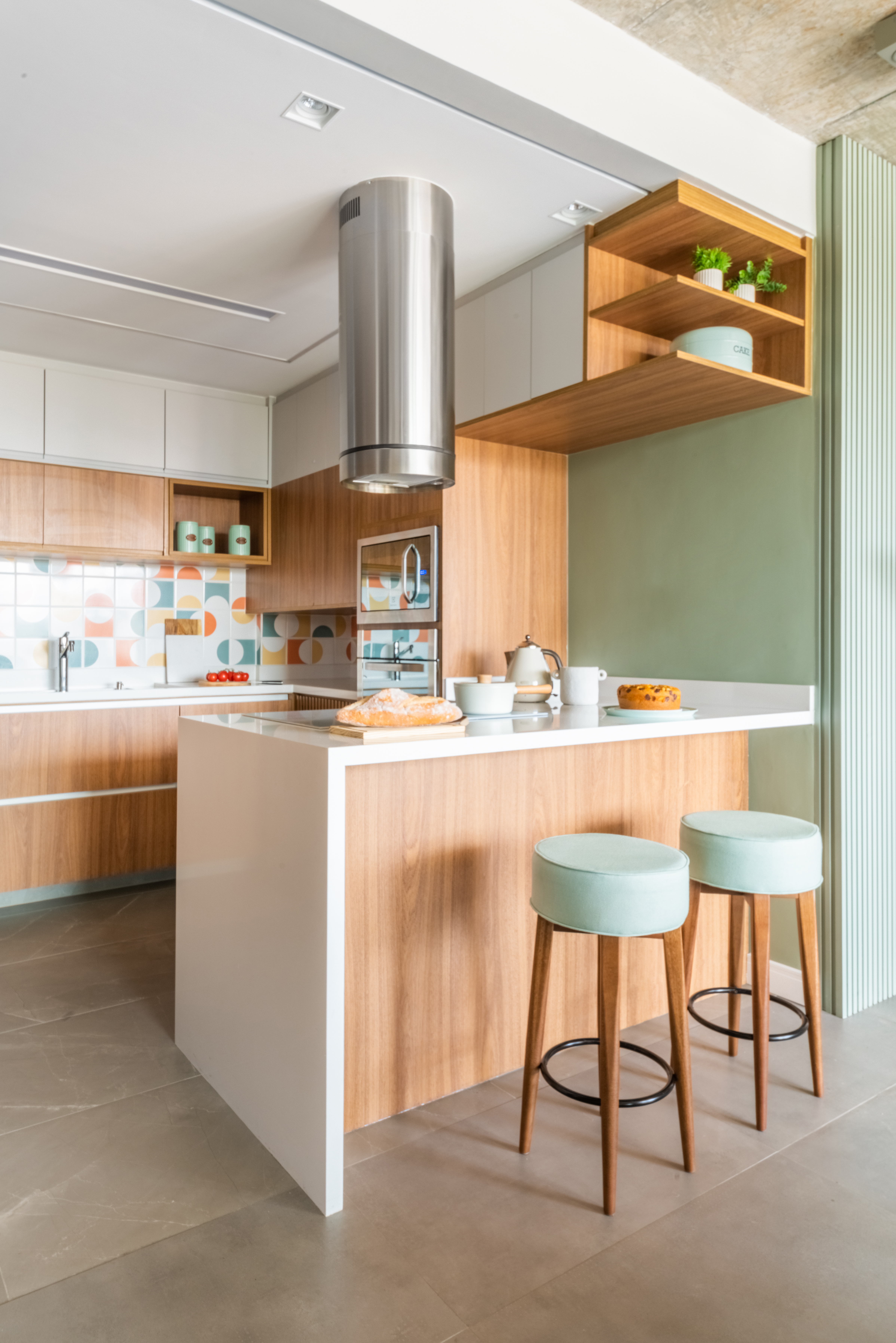 Cozinha pequena e planejada: vale a pena investir?