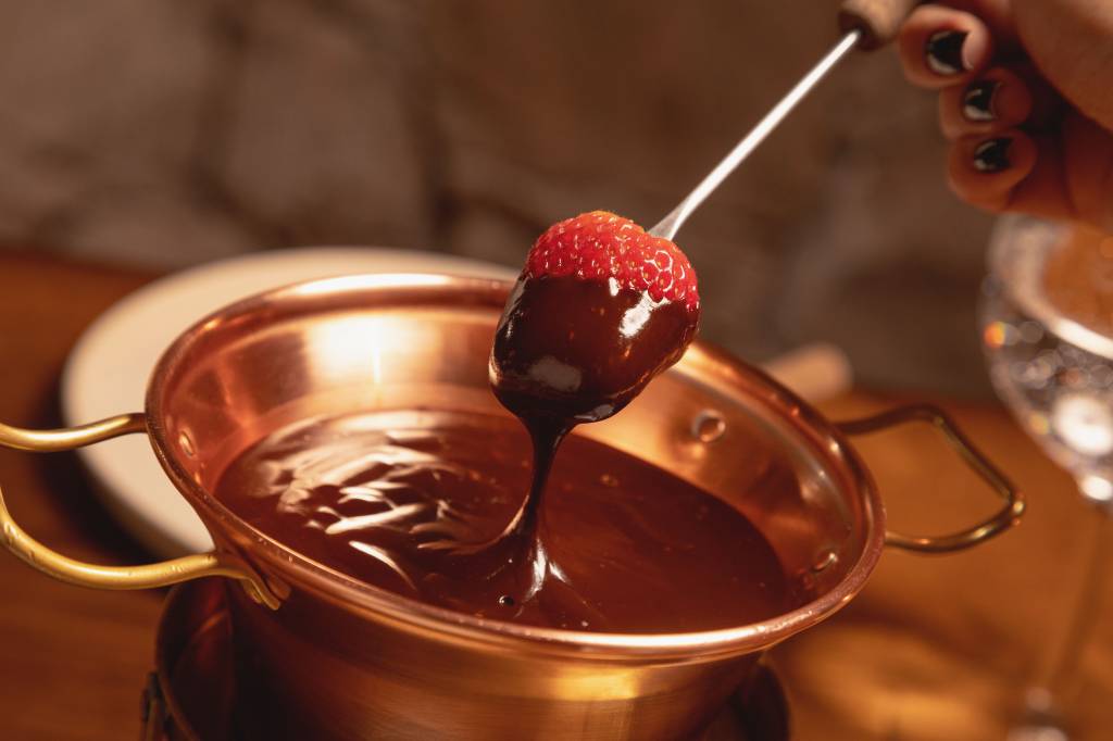 Onde comer fondue em São Paulo: 8 restaurantes para aproveitar versões doces e salgadas