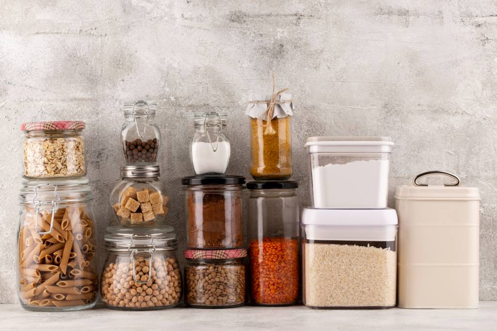 Como limpar potes de mantimentos do jeito certo para evitar bactérias e mofo