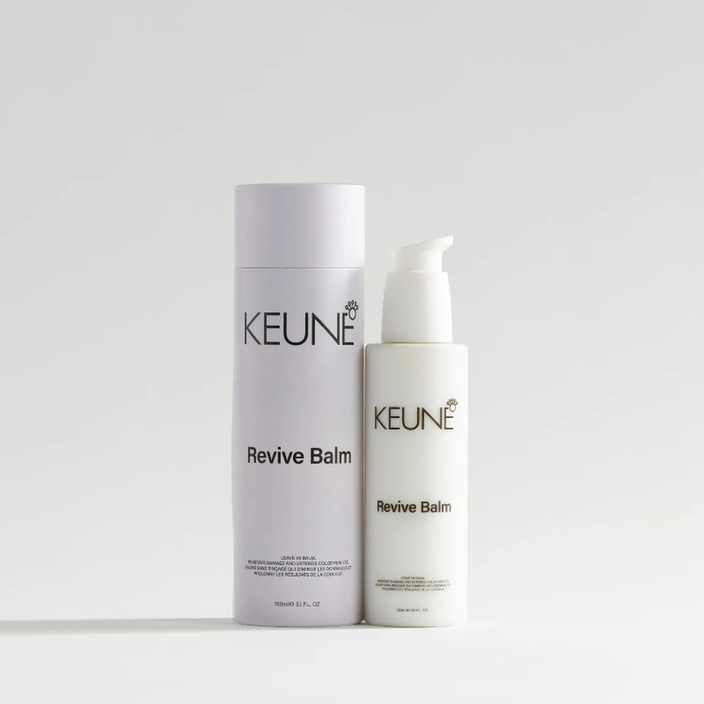 Dois produtos Keune Revive Balm em fundo branco: um frasco cil&iacute;ndrico lil&aacute;s claro de 150ml e um frasco branco com pump de 100ml